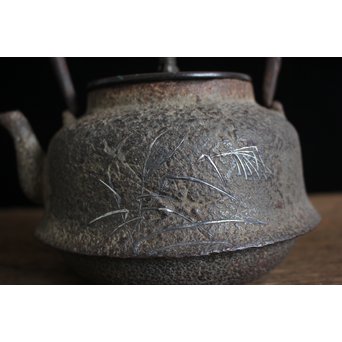 木越三右衛門 極箱 白肌銀象嵌鉄瓶　M148 