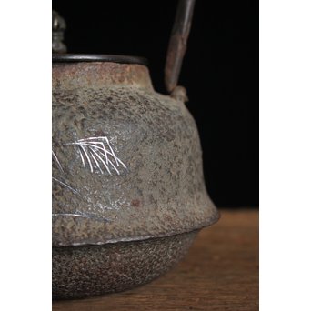 木越三右衛門 極箱 白肌銀象嵌鉄瓶　M148 