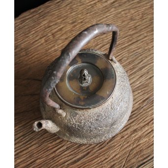 木越三右衛門 極箱 白肌銀象嵌鉄瓶　M148 