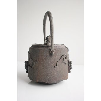 天祐堂 児玉造 葡萄南部鉄瓶 　M153 