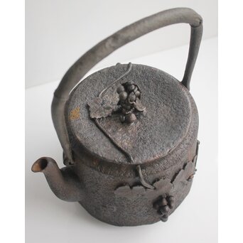 天祐堂 児玉造 葡萄南部鉄瓶 　M153 