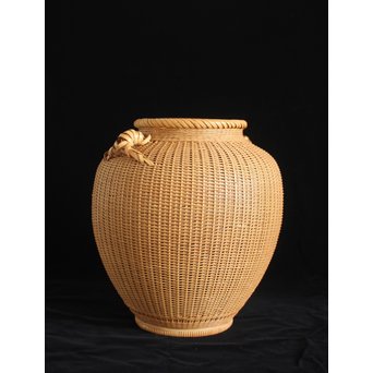 福田竹勇斎 白竹壺型竹籠　U120