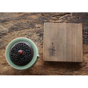 五代 清水六兵衛 青磁袴腰香爐　P158 