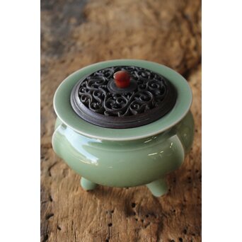 五代 清水六兵衛 青磁袴腰香爐　P158 