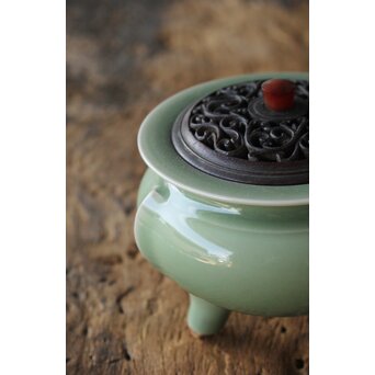 五代 清水六兵衛 青磁袴腰香爐　P158 