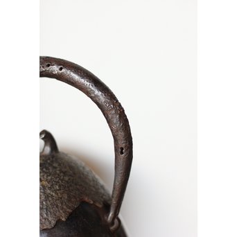 南部鉄瓶 有坂造 茄子型砲口鉄瓶　M160 