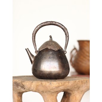 南部鉄瓶 有坂造 茄子型砲口鉄瓶　M160