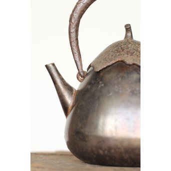 南部鉄瓶 有坂造 茄子型砲口鉄瓶　M160 