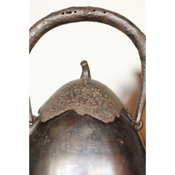 南部鉄瓶 有坂造 茄子型砲口鉄瓶　M160 