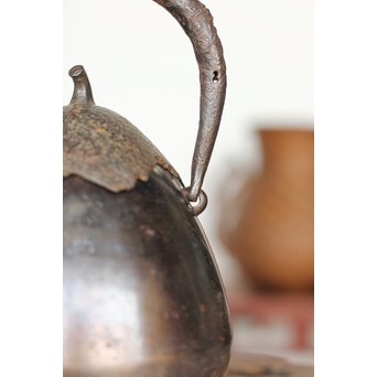 南部鉄瓶 有坂造 茄子型砲口鉄瓶　M160 