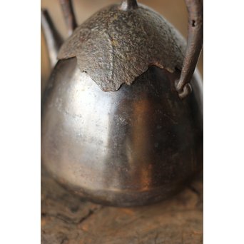 南部鉄瓶 有坂造 茄子型砲口鉄瓶　M160 