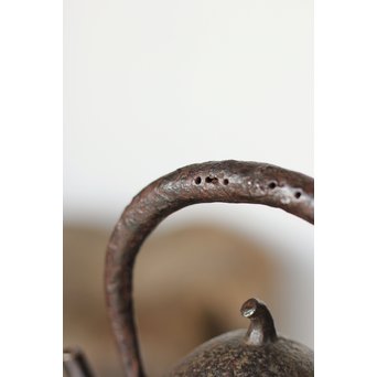 南部鉄瓶 有坂造 茄子型砲口鉄瓶　M160 