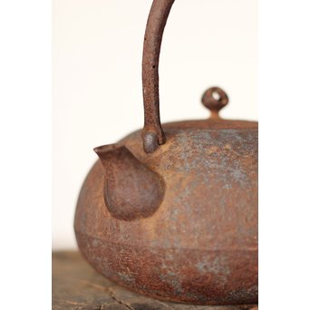 南部名工有坂銘 平丸型鉄瓶　M161 