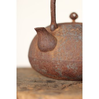 南部名工有坂銘 平丸型鉄瓶　M161 