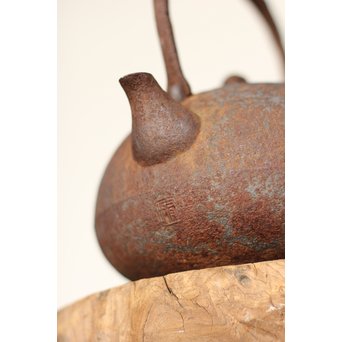 南部名工有坂銘 平丸型鉄瓶　M161 