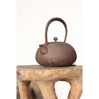 南部名工有坂銘 平丸型鉄瓶　M161