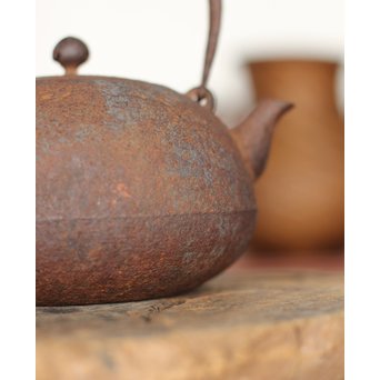 南部名工有坂銘 平丸型鉄瓶　M161 