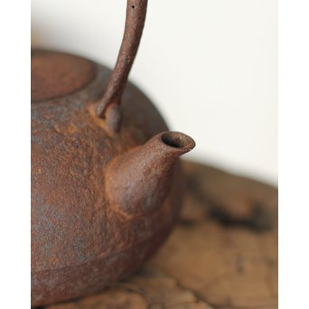 南部名工有坂銘 平丸型鉄瓶　M161 