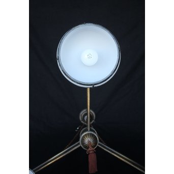 菊金具シェードの3灯シャンデリア照明　A1969 