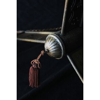 菊金具シェードの3灯シャンデリア照明　A1969 