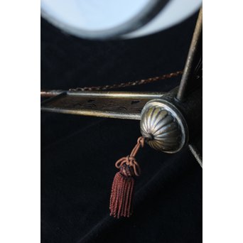 菊金具シェードの3灯シャンデリア照明　A1969 