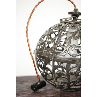 球体唐草文銅照明/灯籠　A1987 