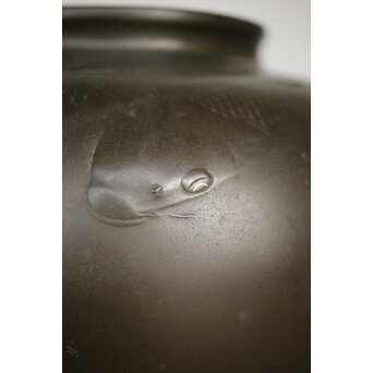 市岡紫雲 金象嵌鯉 花瓶　M188 