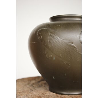 市岡紫雲 金象嵌鯉 花瓶　M188 