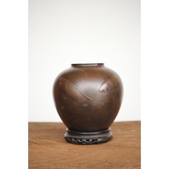 峰雲 金象嵌鯉 花瓶　M189