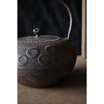 南部菊紋丸形鉄瓶 藤枝工房 釜師 昌行　M199 