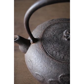 南部菊紋丸形鉄瓶 藤枝工房 釜師 昌行　M199 
