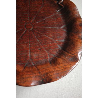 蓮葉に蛙 在銘木彫盆　X217 