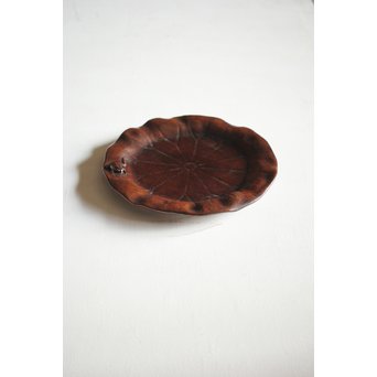 蓮葉に蛙 在銘木彫盆　X217 