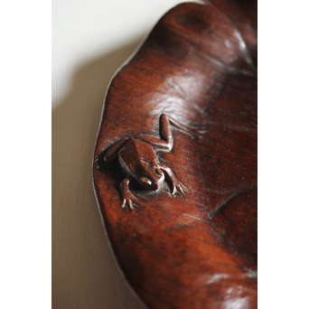 蓮葉に蛙 在銘木彫盆　X217 