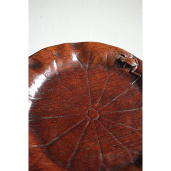 蓮葉に蛙 在銘木彫盆　X217 