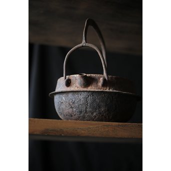 十四代 釜師 名越昌廣 時代 環摘古銭文蓋 提梁 羽付形 鉄瓶　M201 