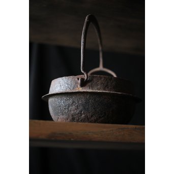 十四代 釜師 名越昌廣 時代 環摘古銭文蓋 提梁 羽付形 鉄瓶　M201 