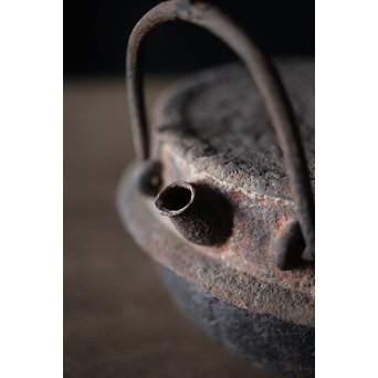 十四代 釜師 名越昌廣 時代 環摘古銭文蓋 提梁 羽付形 鉄瓶　M201 