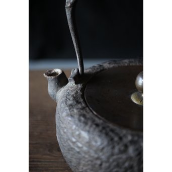 釜師系 千鳥銀象嵌蓋 平丸形鉄瓶　M202 