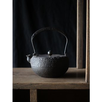 釜師系 千鳥銀象嵌蓋 平丸形鉄瓶　M202