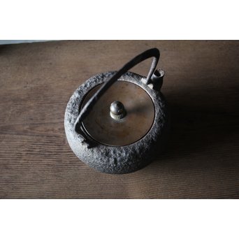 釜師系 千鳥銀象嵌蓋 平丸形鉄瓶　M202 