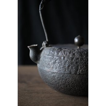 釜師系 千鳥銀象嵌蓋 平丸形鉄瓶　M202 