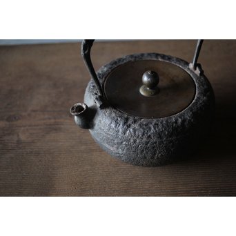 釜師系 千鳥銀象嵌蓋 平丸形鉄瓶　M202 