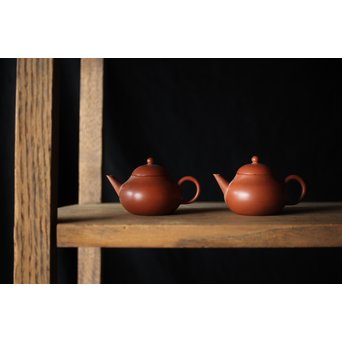 孟臣製 朱泥急須一雙 宜興紫砂壷 単孔 福記 80ml 梨式水平壺　P185