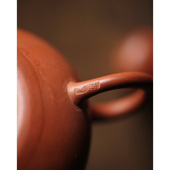 孟臣製 朱泥急須一雙 宜興紫砂壷 単孔 福記 80ml 梨式水平壺　P185 