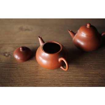 孟臣製 朱泥急須一雙 宜興紫砂壷 単孔 福記 80ml 梨式水平壺　P185 