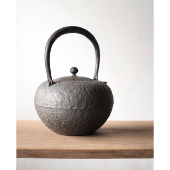 南部名工 有坂 日の丸型砲口鉄瓶　M205 