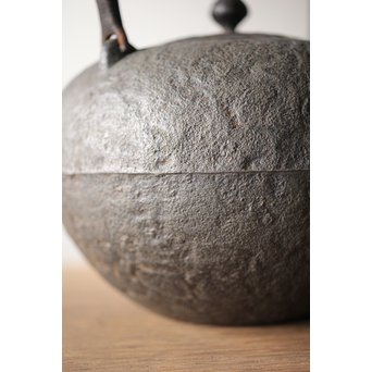 南部名工 有坂 日の丸型砲口鉄瓶　M205 