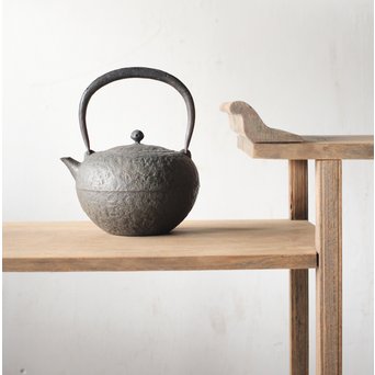 南部名工 有坂 日の丸型砲口鉄瓶　M205