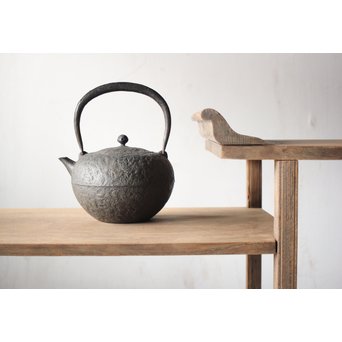 南部名工 有坂 日の丸型砲口鉄瓶　M205 